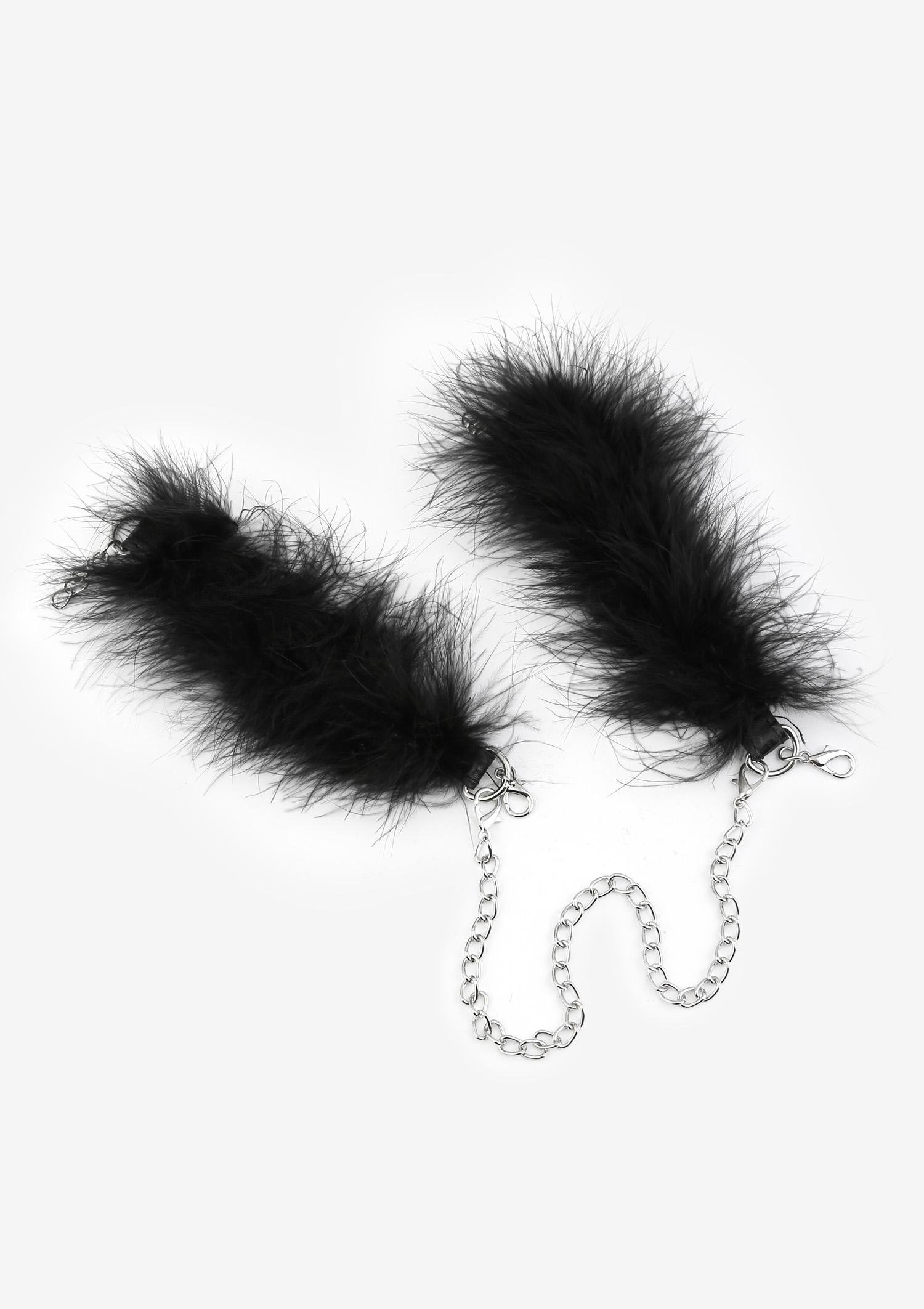 POUPEE HANDCUFFS WITH FUR 01